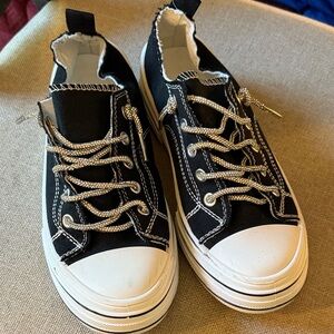 Very G Black and White Women's Sneakers